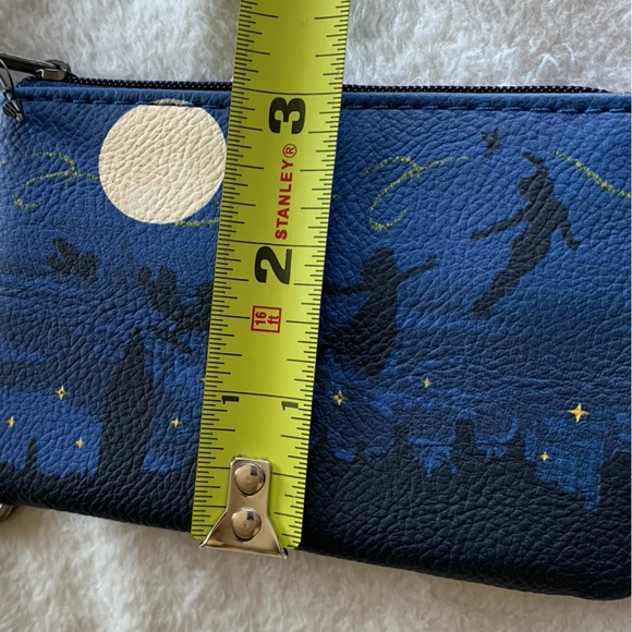 1252 Loungefly Disney Peter Pan Flight Night Sky Wallet Accessory SOLD OUT - Picture 4 of 6
